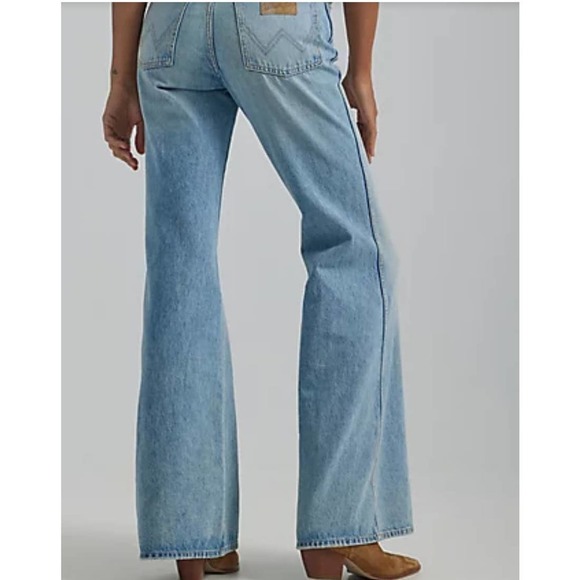 WOMEN'S WRANGLER® WANDERER 622 HIGH RISE FLARE JEAN size 33/32 - Picture 5 of 12